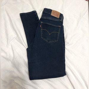 Levi’s. Womens. High rise skinny jeans. Size W29 L30.